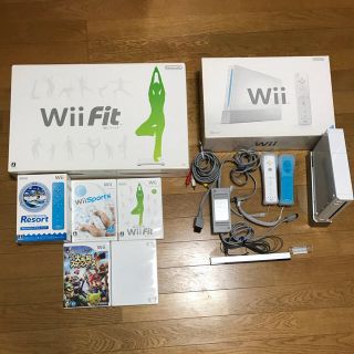 ウィー(Wii)の【今週末期間限定値下げ】任天堂Wii本体＋カセット(家庭用ゲーム機本体)