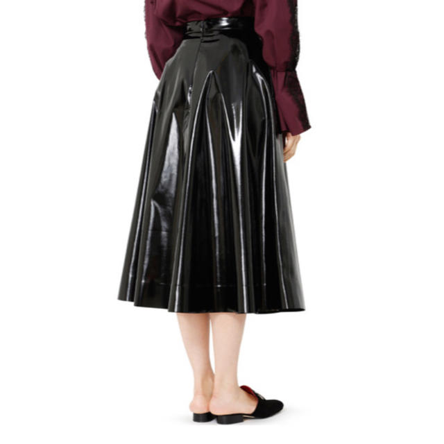 LE CIEL BLEU(ルシェルブルー)のエナメルサーキュラースカート レディースのスカート(ロングスカート)の商品写真