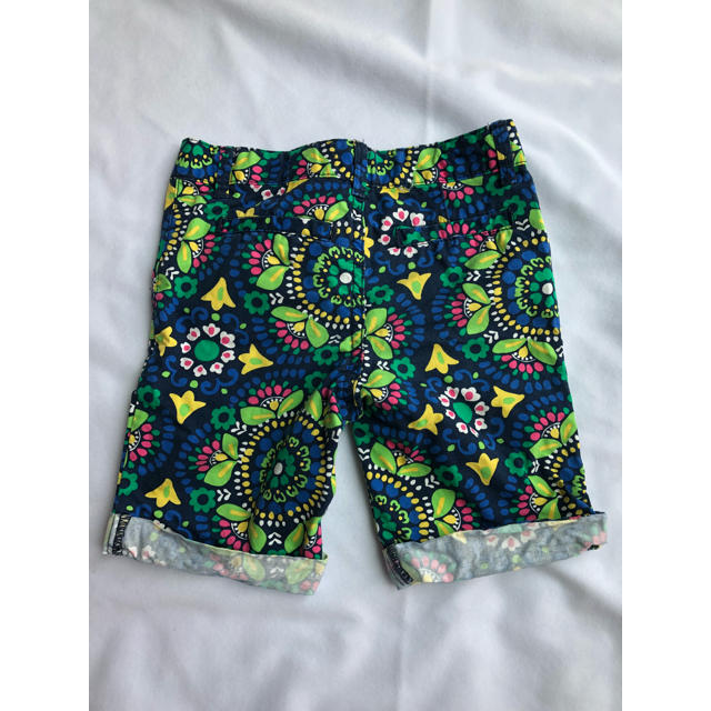 babyGAP(ベビーギャップ)のbabyGAP花柄ハーフパンツ キッズ/ベビー/マタニティのキッズ服男の子用(90cm~)(パンツ/スパッツ)の商品写真