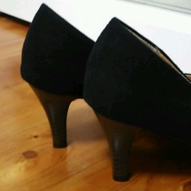 新品シンプルなスエードパンプス 黒 レディースの靴/シューズ(ハイヒール/パンプス)の商品写真