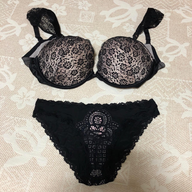 Victoria's Secret(ヴィクトリアズシークレット)の☆大きいサイズ☆VICTRIA'S SECRET  ランジェリーセット レディースの下着/アンダーウェア(ブラ&ショーツセット)の商品写真