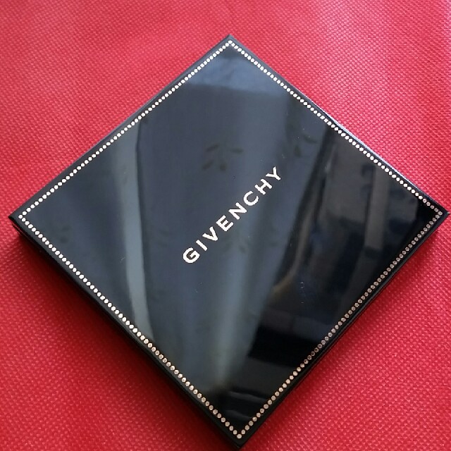 未使用箱付きGIVENCHY ジバンシイ フェイスパウダー プレストパウダー