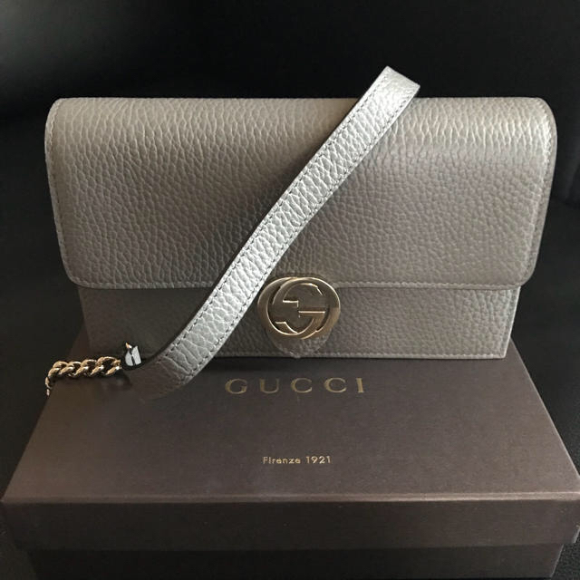 新品 GUCCI グレー Gロゴ ショルダー WALLET BAG スマホ収納可 レディースのバッグ(ショルダーバッグ)の商品写真