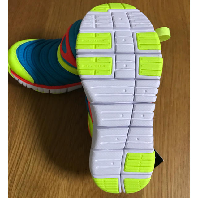 NIKE(ナイキ)のNIKE ナイキ ダイナモフリー 19.0 新品 ラスト1点‼️ キッズ/ベビー/マタニティのキッズ靴/シューズ(15cm~)(スニーカー)の商品写真