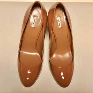 ミュウミュウ(miumiu)の★ミュウミュウ エナメルパンプス未使用品‼️(ハイヒール/パンプス)