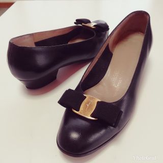 サルヴァトーレフェラガモ(Salvatore Ferragamo)の【フェラガモヴァラ】23.5パンプス(ハイヒール/パンプス)