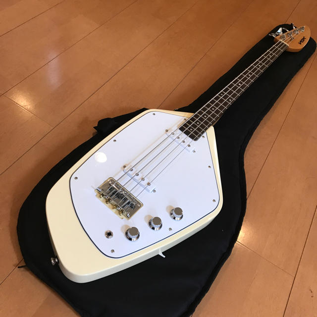 速くおよび自由な MARK V-MK5-B VOX - VOX V エレキベース White BASS
