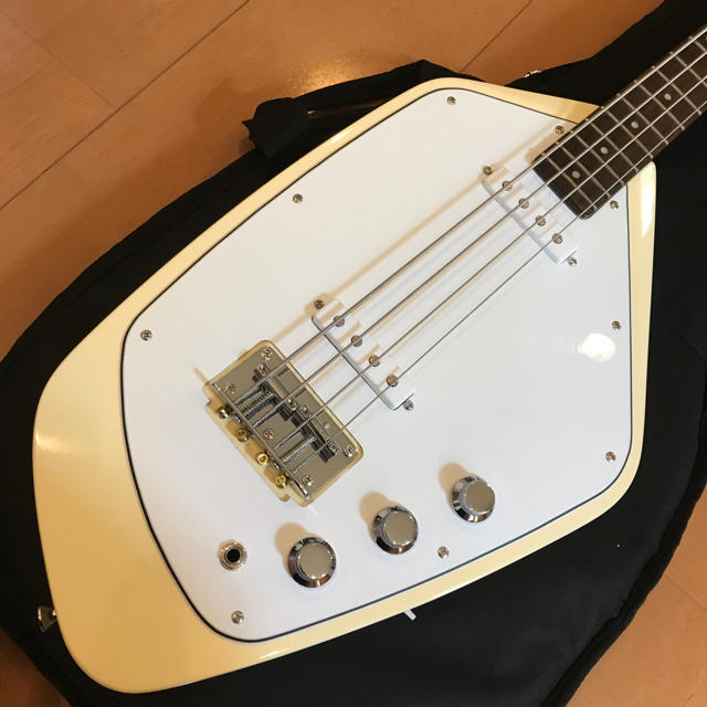 VOX(ヴォックス)のVOX V-MK5-B MARK V BASS White エレキベース 楽器のベース(エレキベース)の商品写真