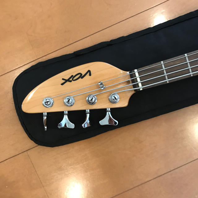 VOX(ヴォックス)のVOX V-MK5-B MARK V BASS White エレキベース 楽器のベース(エレキベース)の商品写真