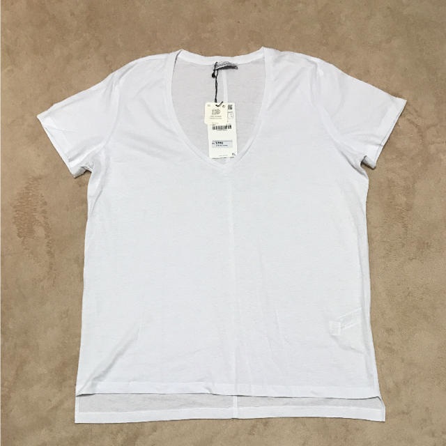 ZARA(ザラ)の送料込【新品】ZARA Tシャツ レディースのトップス(Tシャツ(半袖/袖なし))の商品写真