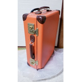 グローブトロッター(GLOBE-TROTTER)のGLOBE-TROTTER  オレンジ　スーツケース　(スーツケース/キャリーバッグ)