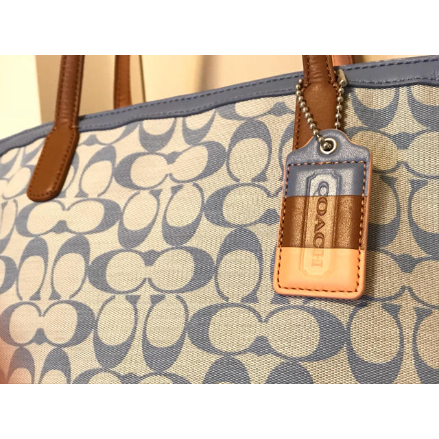 COACH(コーチ)のCOACH シグネチャートートバッグ レディースのバッグ(トートバッグ)の商品写真