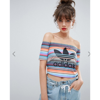 アディダス(adidas)のadidas♥マルチストライプオフショルダー(Tシャツ(半袖/袖なし))