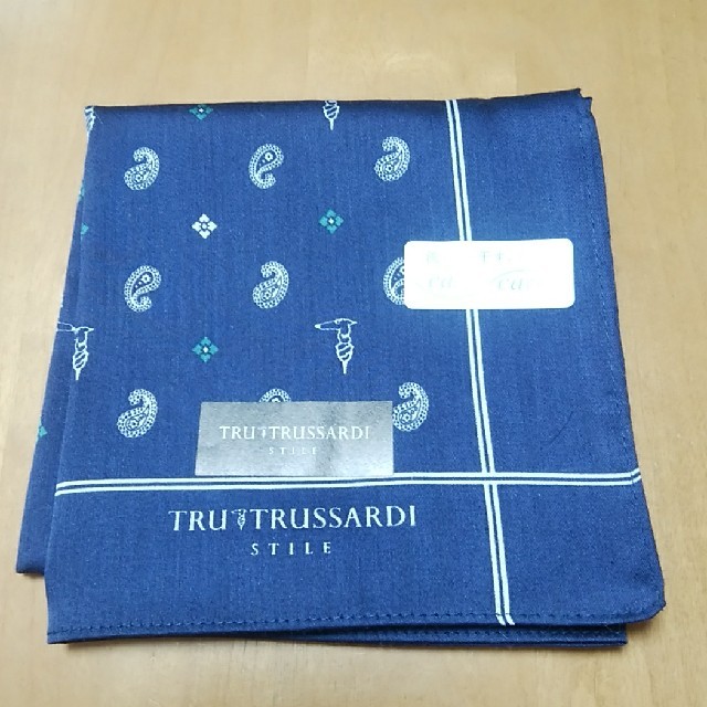 BURBERRY(バーバリー)の新品BURBERRY Trussardi ハンカチ2枚セット メンズのファッション小物(ハンカチ/ポケットチーフ)の商品写真