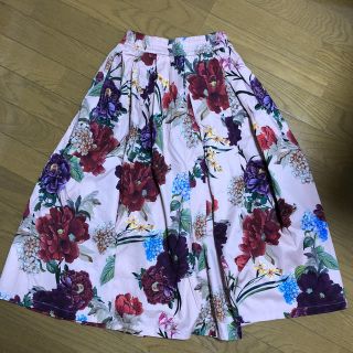 ザラ(ZARA)のZARA 花柄ピンクスカート(ひざ丈スカート)