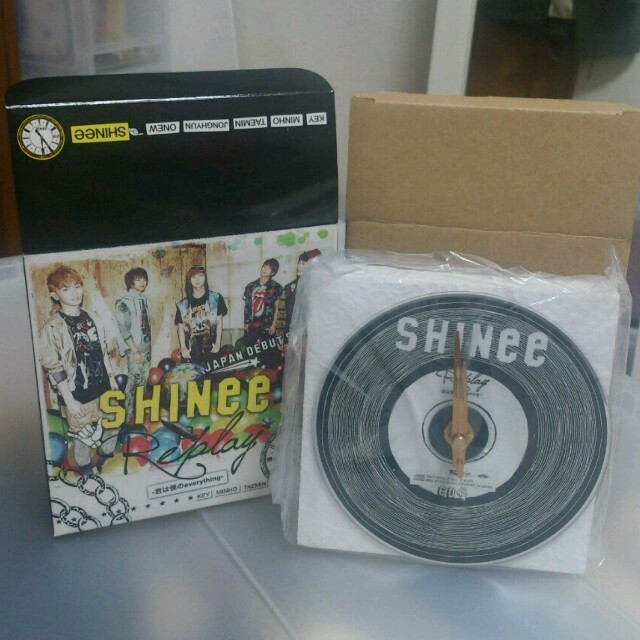 SHINee＊公式グッズ＊CD型時計 エンタメ/ホビーのタレントグッズ(アイドルグッズ)の商品写真