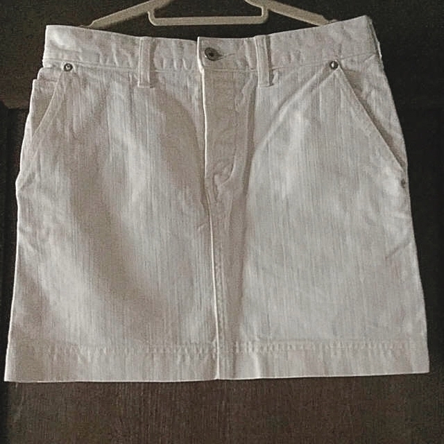 MUVEIL WORK(ミュベールワーク)のミュベールワーク ホワイトデニムスカート レディースのスカート(ミニスカート)の商品写真