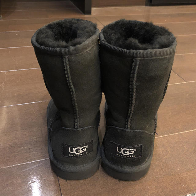 UGG(アグ)のUGG ムートンブーツ キッズ/ベビー/マタニティのキッズ靴/シューズ(15cm~)(ブーツ)の商品写真