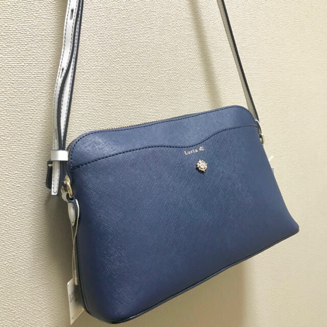 4℃(ヨンドシー)のLuria 4℃ ショルダーバッグ ネイビー ＆ ベビーピンク財布 セット レディースのバッグ(ショルダーバッグ)の商品写真