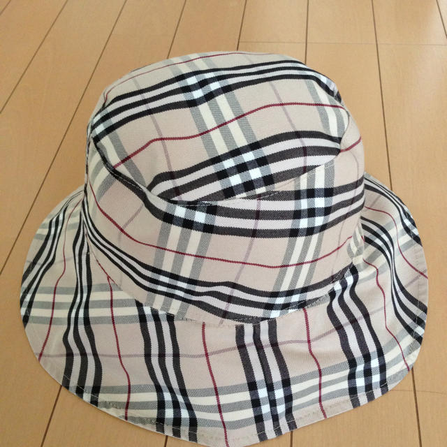 BURBERRY(バーバリー)のバーバリーリバーシブル帽子 レディースの帽子(ハット)の商品写真