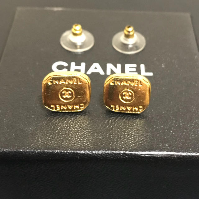 CHANEL(シャネル)  ヴィンテージ ピアスゴールド色