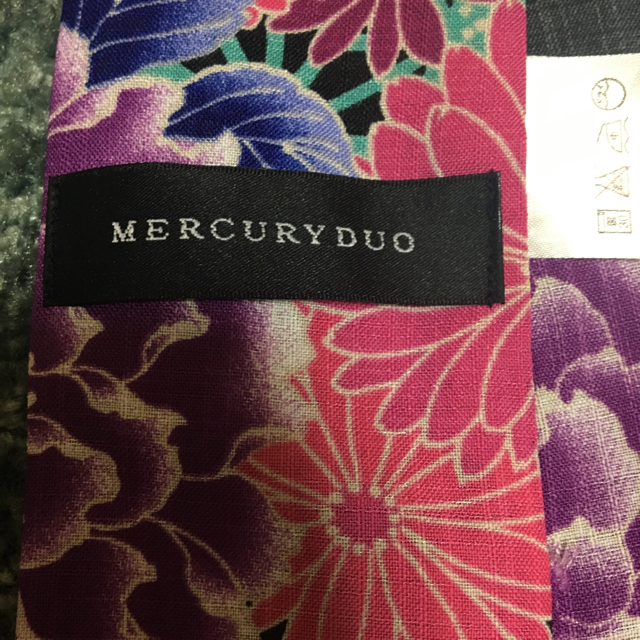 MERCURYDUO(マーキュリーデュオ)の値下げしました。MERCURYDUO 浴衣 黒 花柄 レディースの水着/浴衣(浴衣)の商品写真