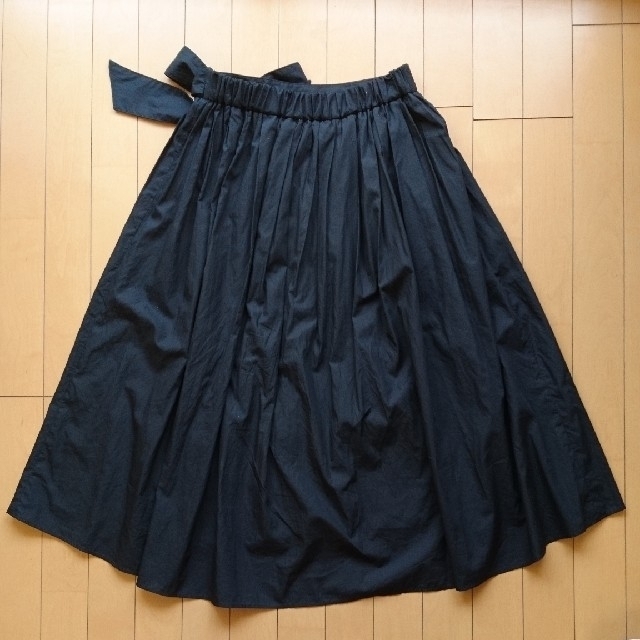 ROPE’(ロペ)のロペ タイプライターラップギャザースカート ネイビー レディースのスカート(ロングスカート)の商品写真