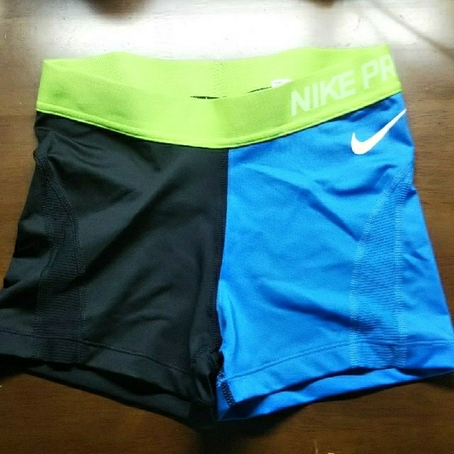 NIKE(ナイキ)のNIKE PRO DRY FIT ショート パンツ レディース スポーツ/アウトドアのランニング(ウェア)の商品写真