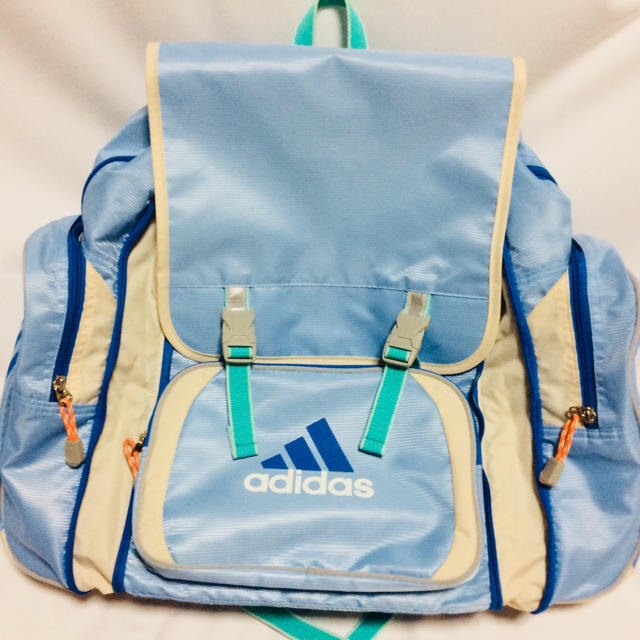 adidas(アディダス)のadidas ⭐️ サブリュック  キッズ/ベビー/マタニティのこども用バッグ(リュックサック)の商品写真