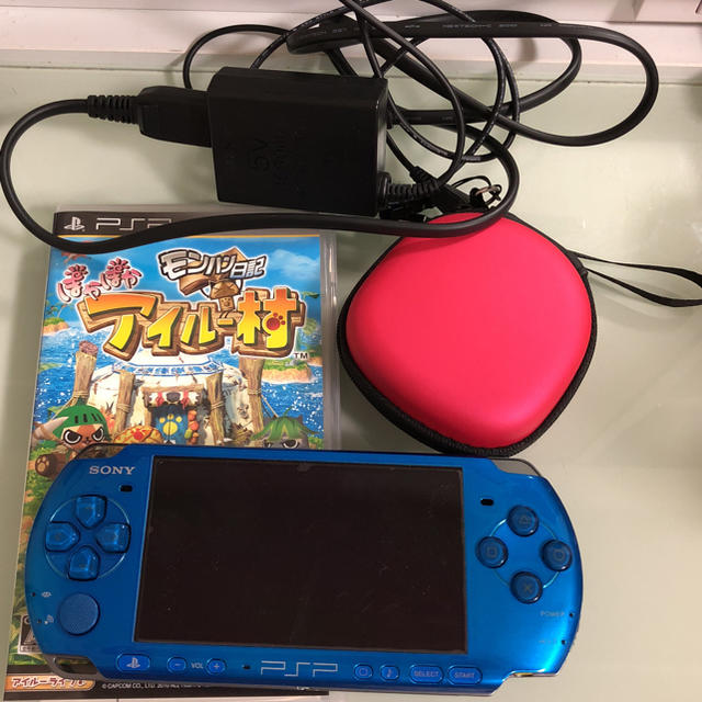 PlayStation Portable(プレイステーションポータブル)のPSP本体・充電器・ソフト1個・メモリースティック・ソフトケース エンタメ/ホビーのゲームソフト/ゲーム機本体(携帯用ゲーム機本体)の商品写真