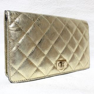 シャネル(CHANEL)の【本物】368シャネル＊ラムレザー2.55ゴールド金具二つ折り長財布ゴールド(財布)