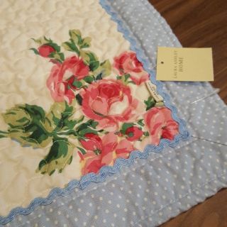 LAURA ASHLEY - タグ付き◎新品ローラアシュレイ キルトマットの通販