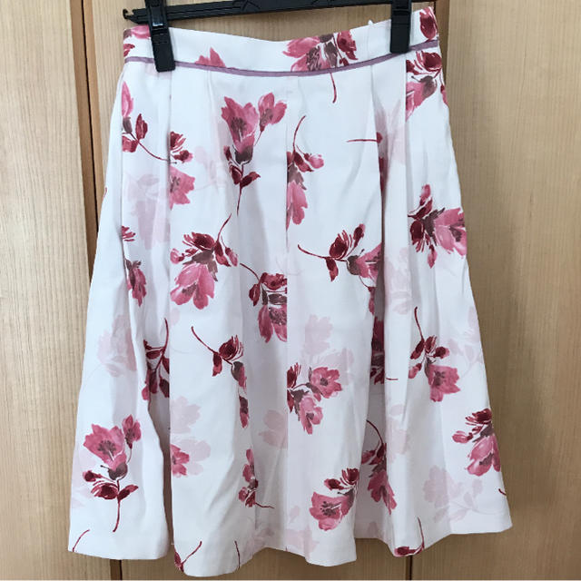 Apuweiser-riche(アプワイザーリッシェ)の花柄スカート レディースのスカート(ひざ丈スカート)の商品写真