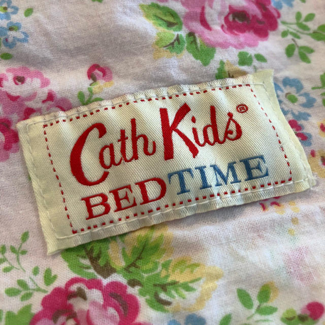 Cath Kidston(キャスキッドソン)のキャスキッドソン花柄×水玉掛け布団カバー&ピローケースセットシングルサイズ インテリア/住まい/日用品の寝具(シーツ/カバー)の商品写真