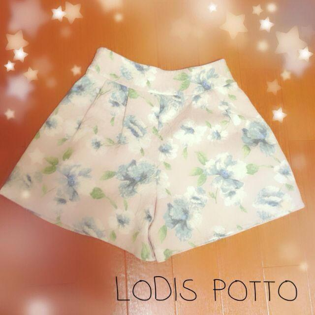 LODISPOTTO(ロディスポット)の♡花柄ショートパンツ♡ レディースのパンツ(ショートパンツ)の商品写真