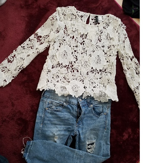 H&M(エイチアンドエム)のH&M花柄レーストップス/サイズ36(M-L) レディースのトップス(ニット/セーター)の商品写真