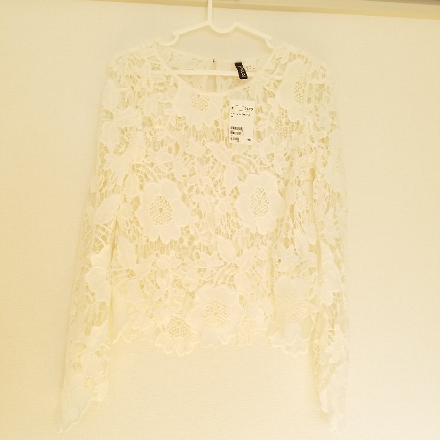 H&M(エイチアンドエム)のH&M花柄レーストップス/サイズ36(M-L) レディースのトップス(ニット/セーター)の商品写真