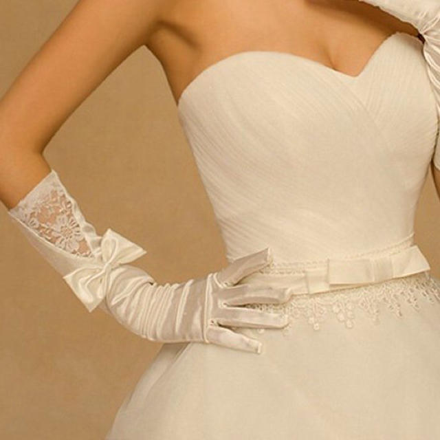 ミディアム丈 ウエディング グローブ レース リボン オフホワイト レディースのフォーマル/ドレス(ウェディングドレス)の商品写真