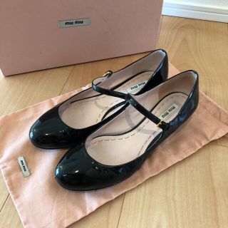 ミュウミュウ(miumiu)のmiumiu ブラックパンプス 37.5(ハイヒール/パンプス)