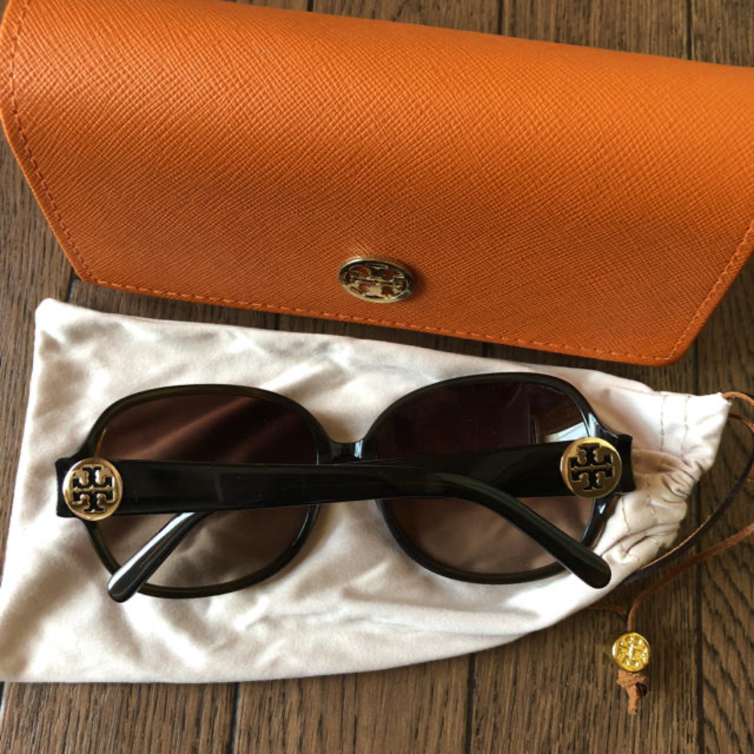 Tory Burch(トリーバーチ)のトリーバーチ サングラス ブラウン系 ゴールド ケース レディースのファッション小物(サングラス/メガネ)の商品写真