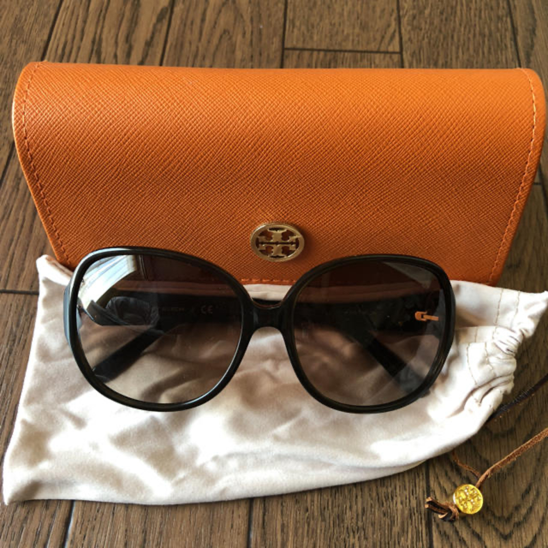 Tory Burch(トリーバーチ)のトリーバーチ サングラス ブラウン系 ゴールド ケース レディースのファッション小物(サングラス/メガネ)の商品写真