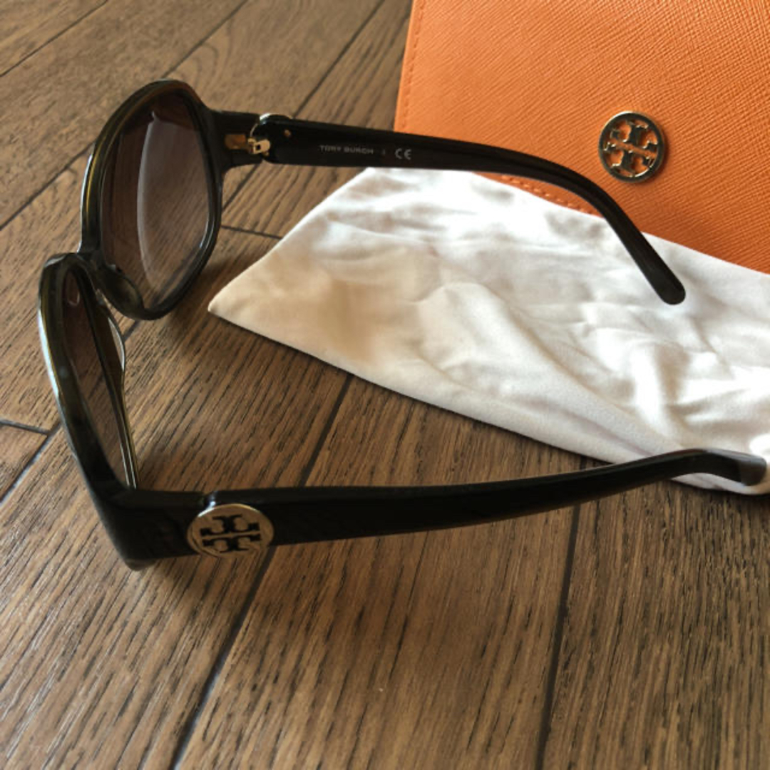 Tory Burch(トリーバーチ)のトリーバーチ サングラス ブラウン系 ゴールド ケース レディースのファッション小物(サングラス/メガネ)の商品写真