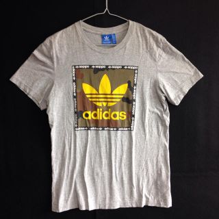 アディダス(adidas)のadidas Tシャツ(Tシャツ/カットソー(半袖/袖なし))