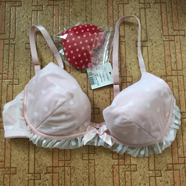 PEACH JOHN(ピーチジョン)のピーチジョン PJ ハートブラ 32D ピンク 未使用品  レディースの下着/アンダーウェア(ブラ)の商品写真