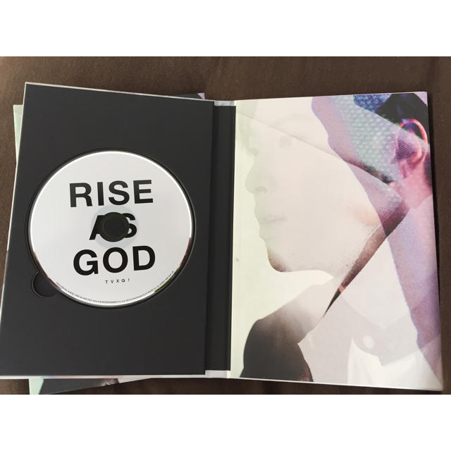 東方神起(トウホウシンキ)のRISE AS GOD(2枚セット) エンタメ/ホビーのCD(K-POP/アジア)の商品写真