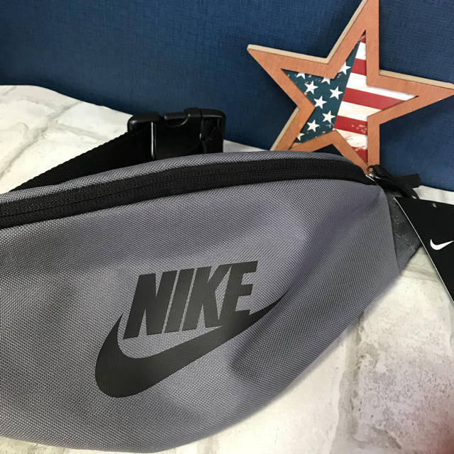 NIKE(ナイキ)のナイキ★ウエストポーチ ヘリテージ ボディバッグ メンズのバッグ(ウエストポーチ)の商品写真