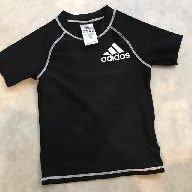 adidas(アディダス)のキッズ ラッシュガード130 キッズ/ベビー/マタニティのキッズ服女の子用(90cm~)(水着)の商品写真