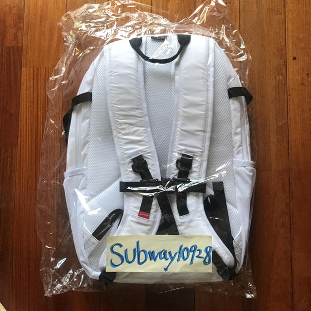 Supreme(シュプリーム)の送料無料 17AW Supreme Backpack WHITE メンズのバッグ(バッグパック/リュック)の商品写真