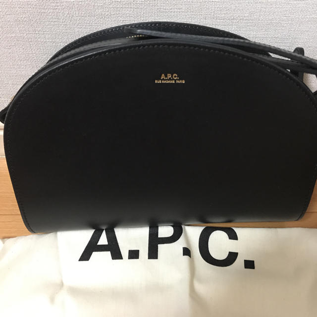 値下げ A.P.C. ハーフムーンバッグ