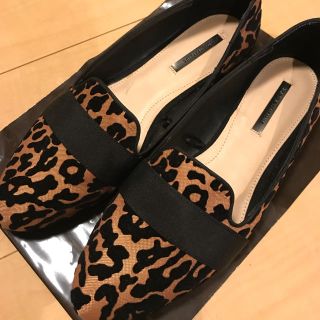 ザラ(ZARA)の【りゅうりゅう★様専用】zara レオパード柄シューズ(ローファー/革靴)